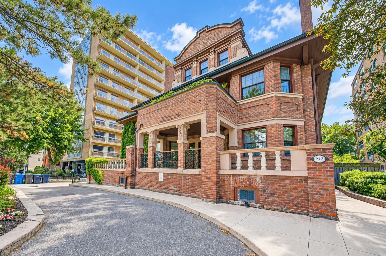 212 St George St, Powell House