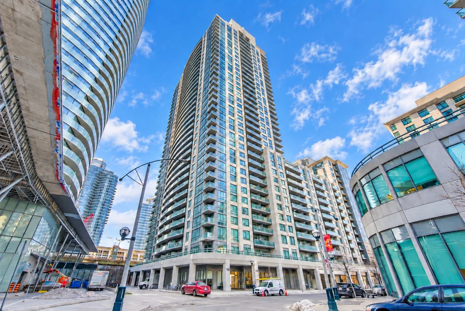 19 Grand Trunk Cres, Infinity III