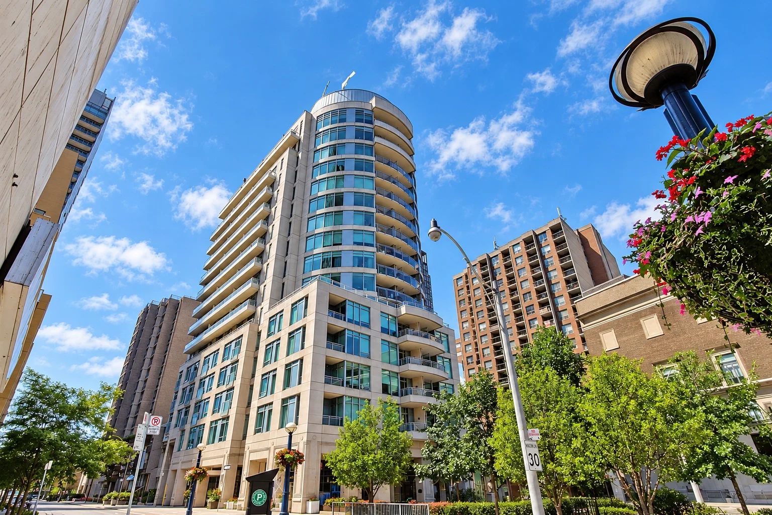 8 Scollard St, The Lotus