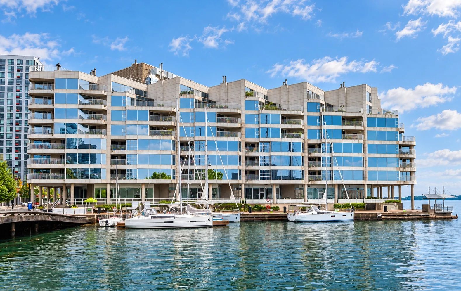 401 Queens Quay W, Harbour Terrace