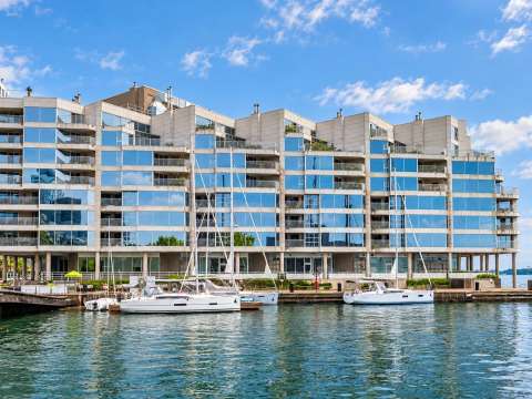 401 Queens Quay W, Harbour Terrace