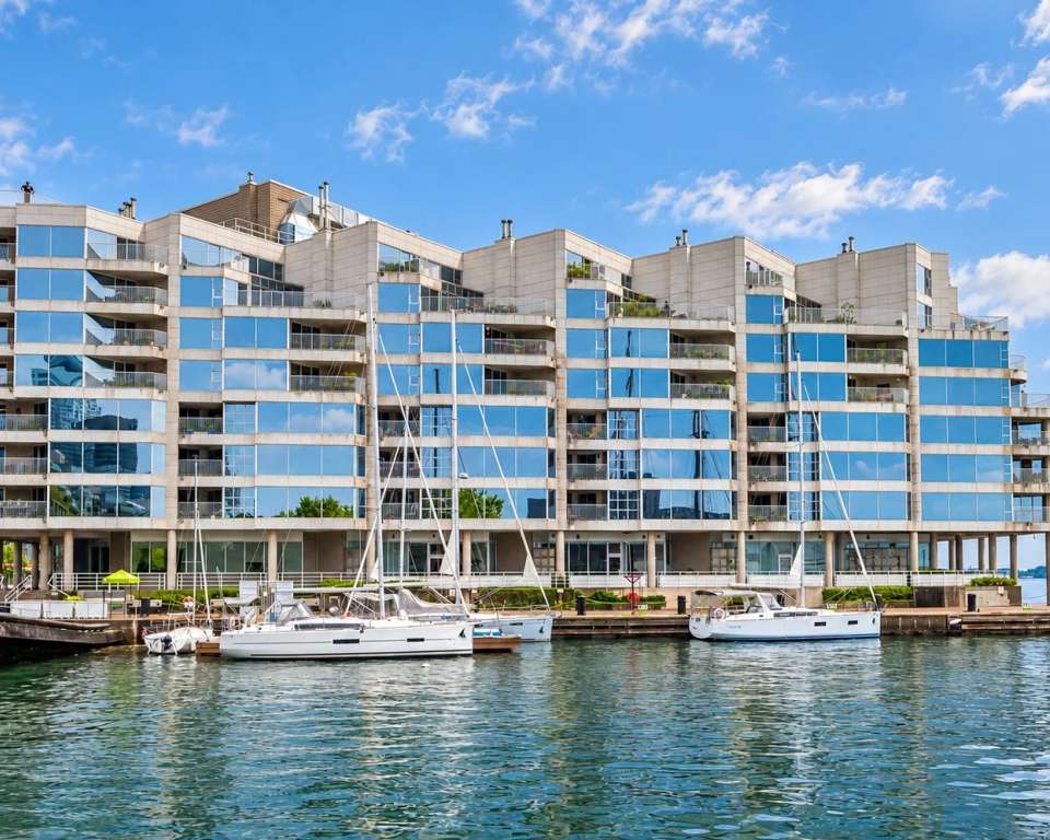 Exterior of Harbour Terrace at 401 Queens Quay W, Toronto
