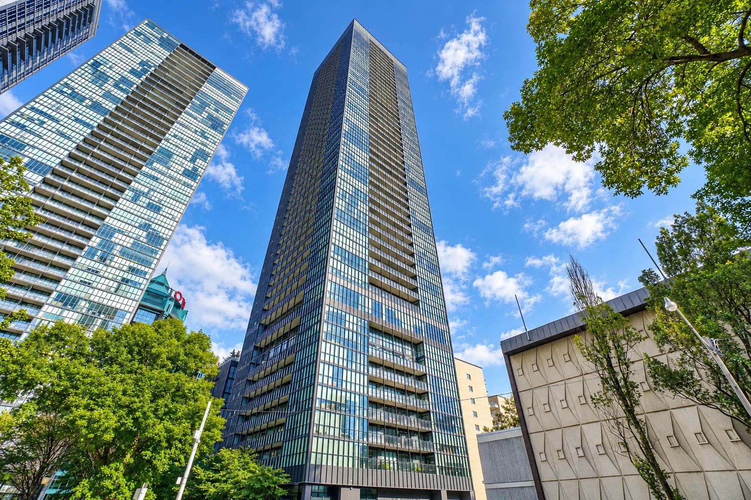 101 Charles St E, X2 Condos