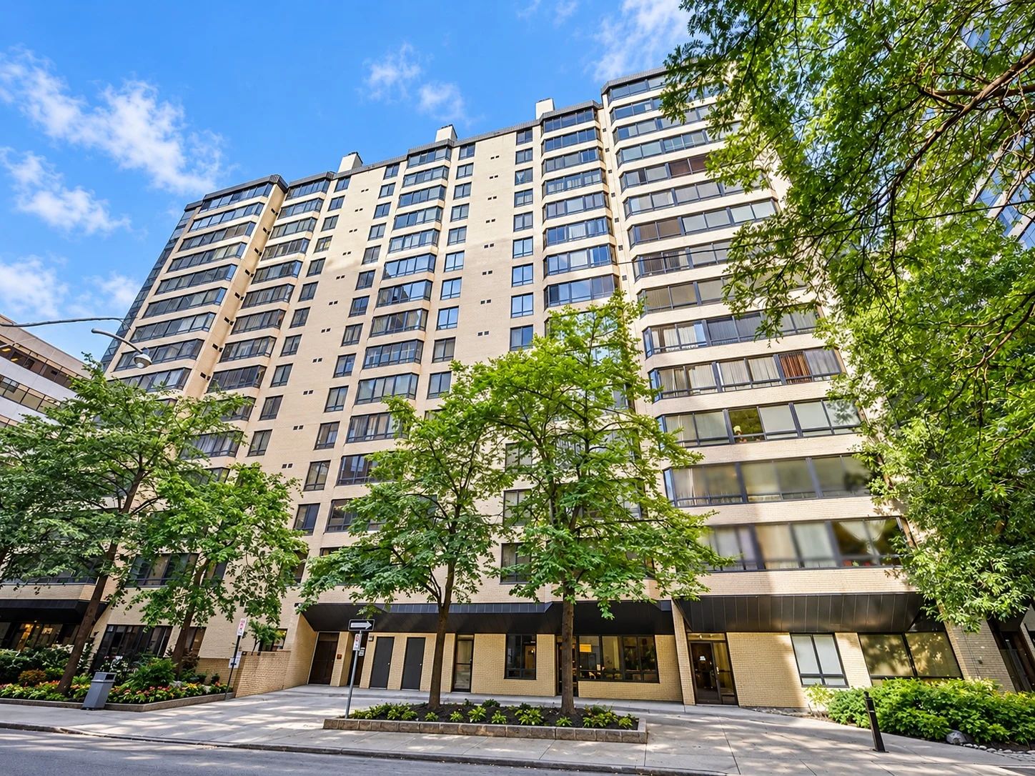 280 Simcoe St, One Park Lane I
