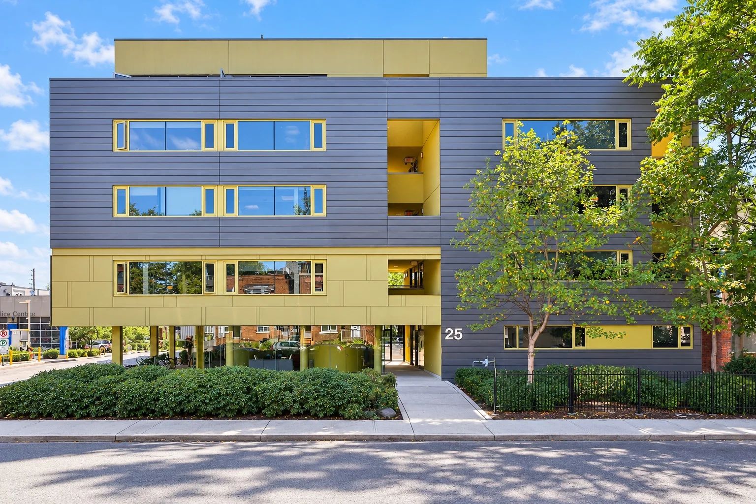 25 Ritchie Ave, Roncesvalles Lofts