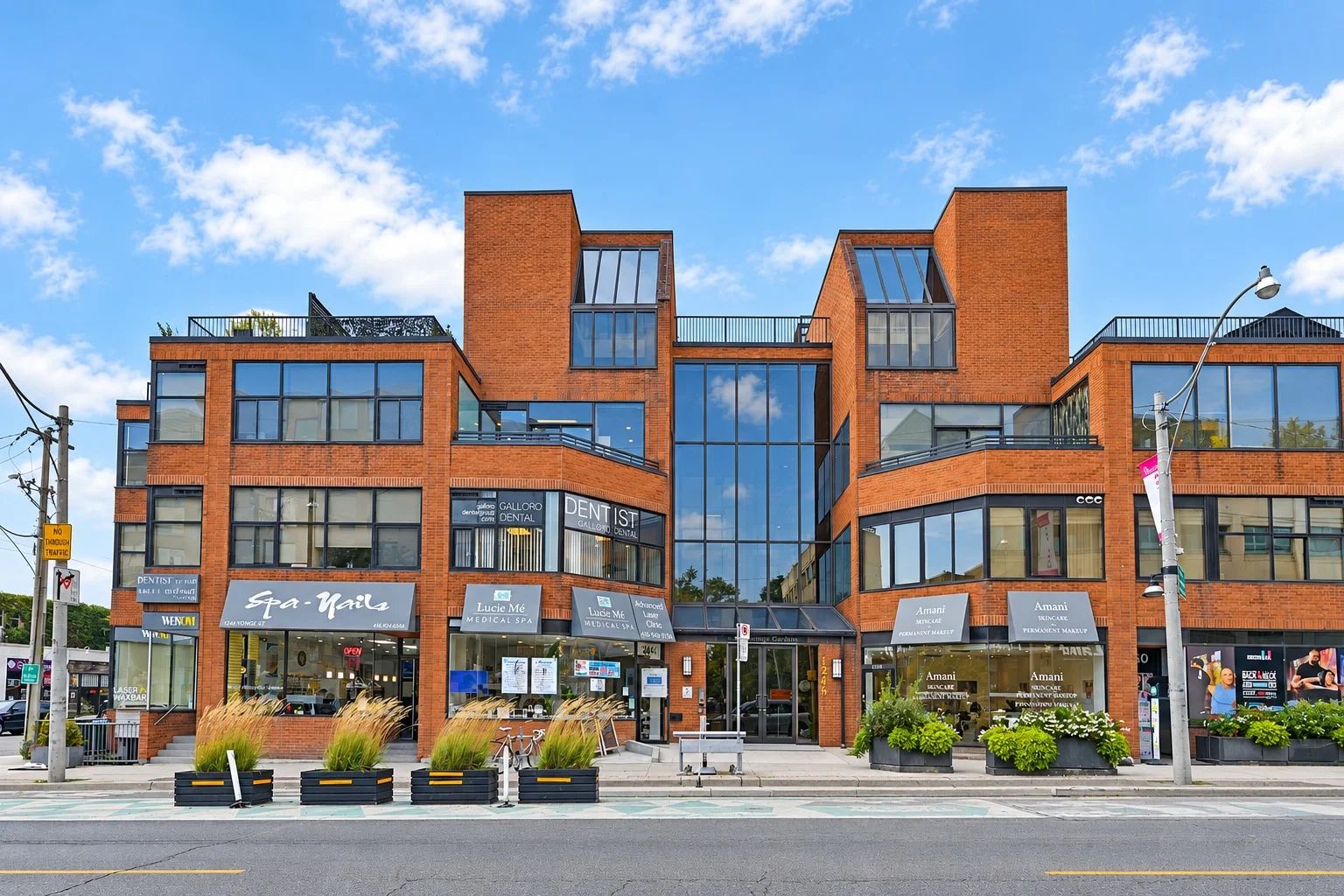1246 Yonge St, Summerhill Gardens