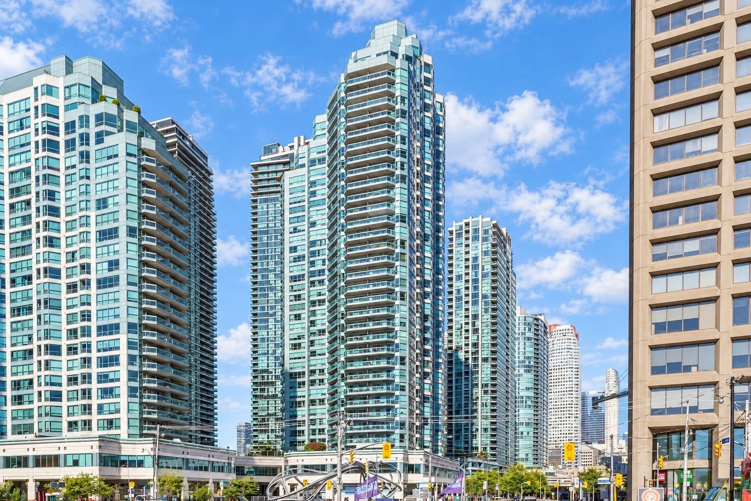 10 Yonge St, Residences of the World Trade Centre