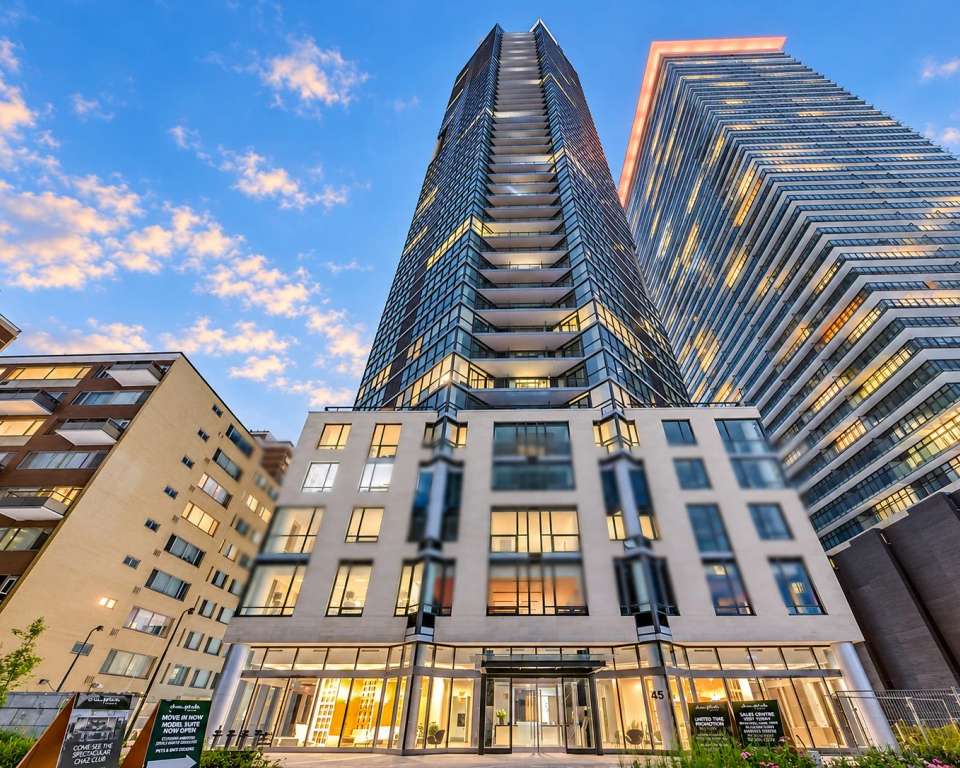 Chaz Yorkville, 45 Charles St E