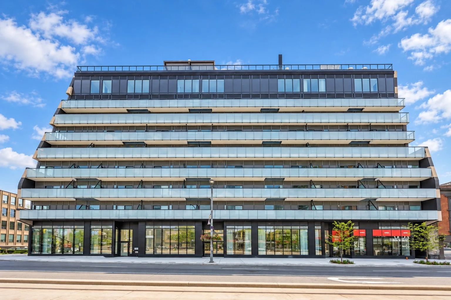 863 St Clair Ave W, Monza