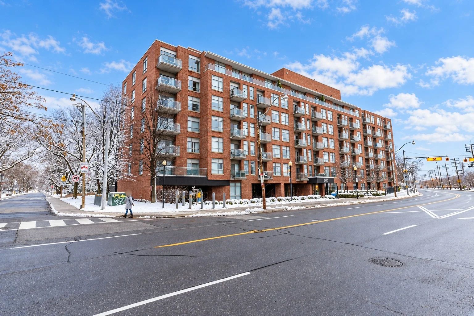 2495 Dundas St W, Glen Lake