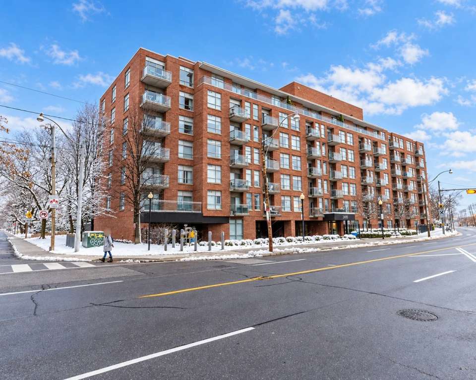 Glen Lake, 2495 Dundas St W
