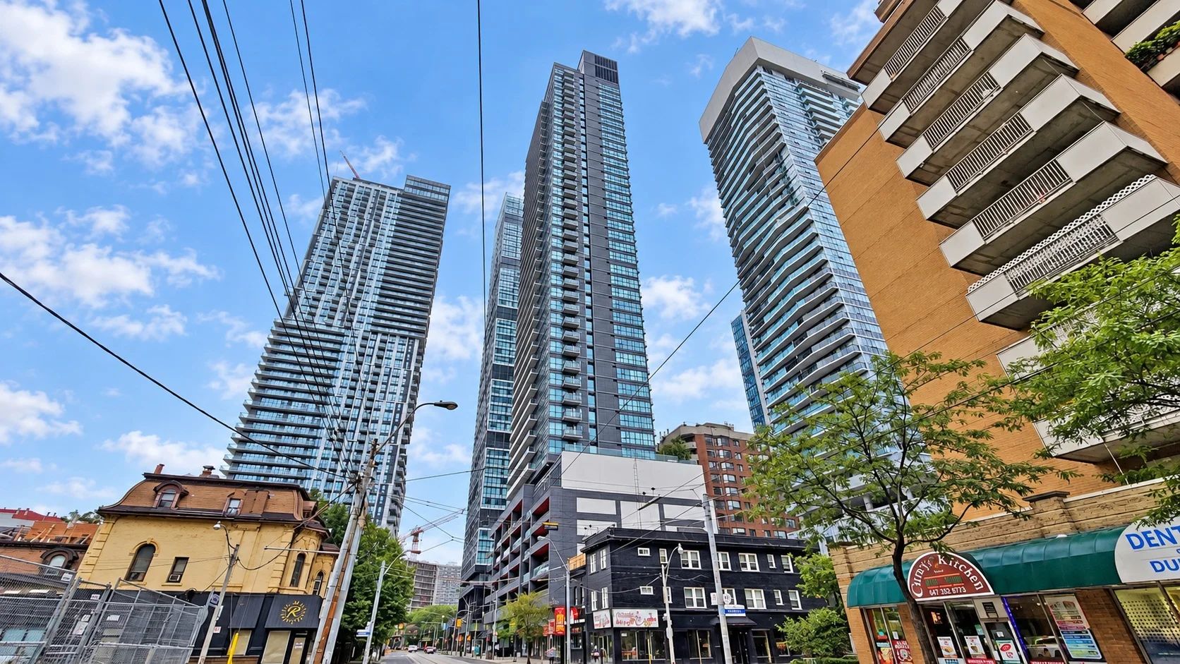 159 Dundas St E, Pace Condos