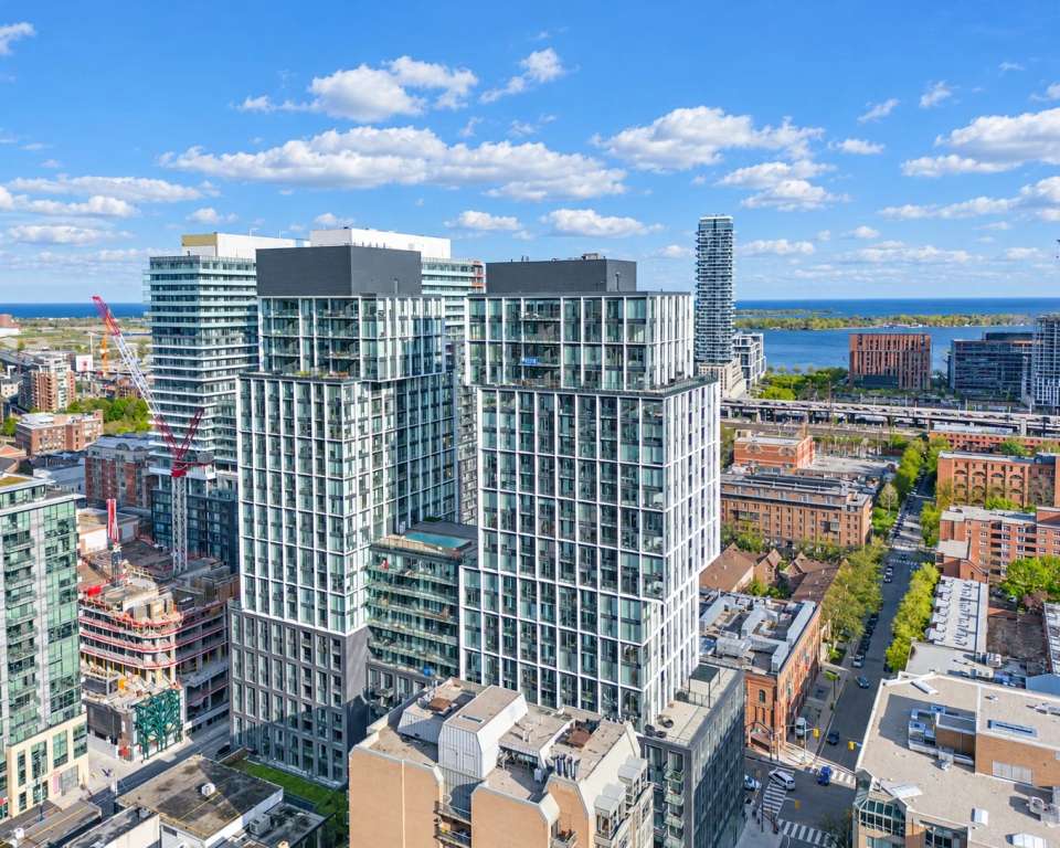 St. Lawrence Condominiums, 158 Front St E
