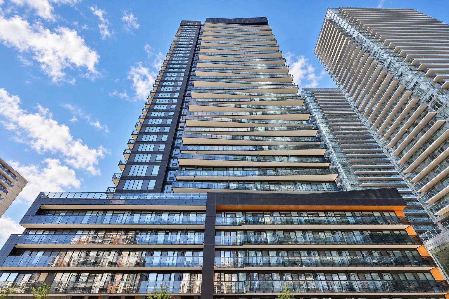 127 Broadway Ave, Line 5 South Tower