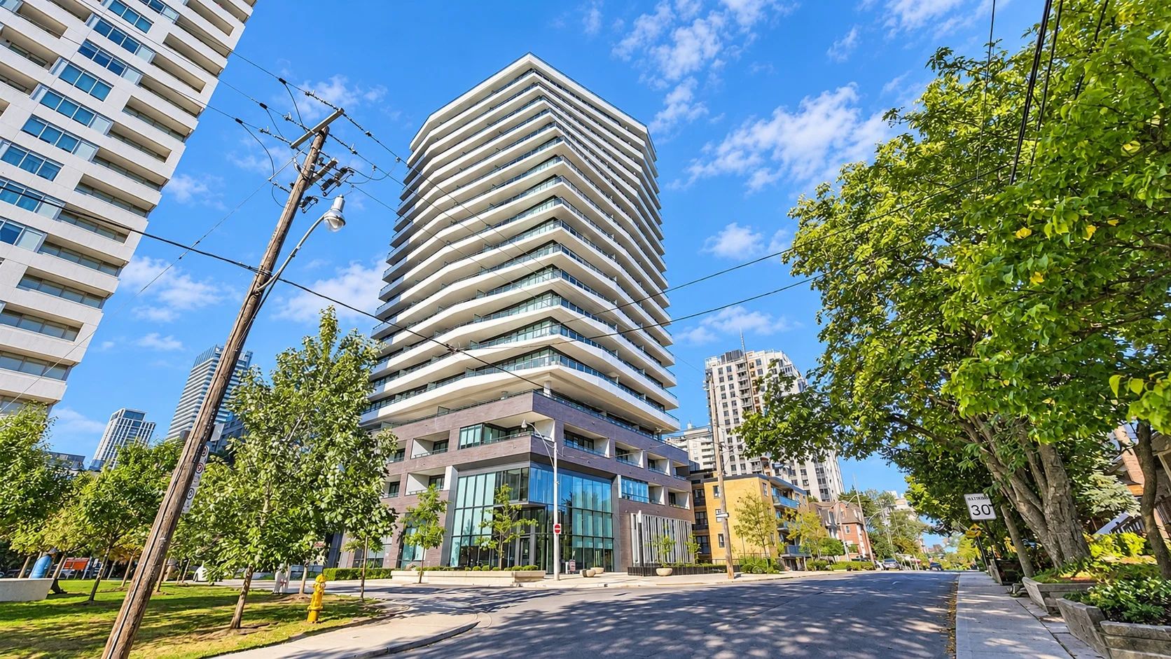 11 Lillian St, Distinction Condos
