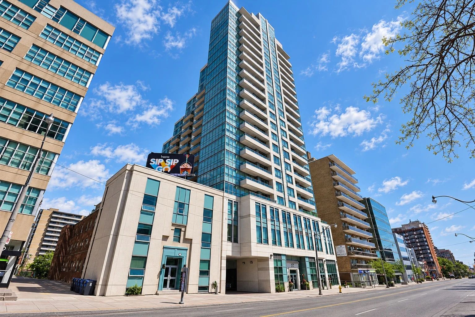 212 Eglinton Ave E, Panache