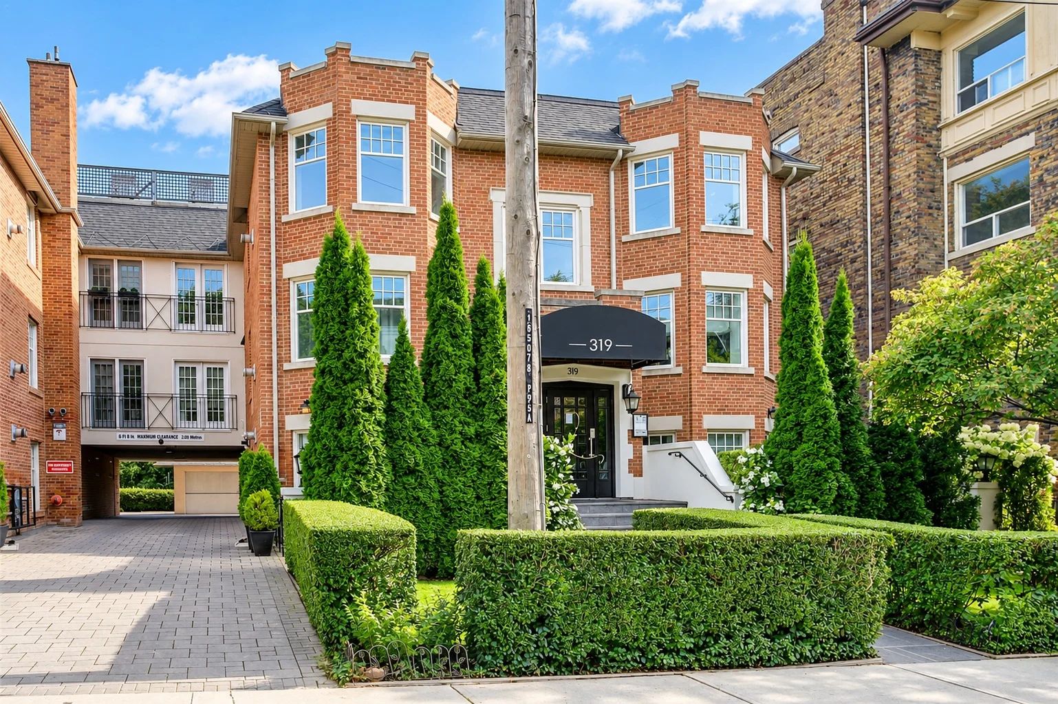 319 Lonsdale Rd, Condominiums of Forest Hill Village
