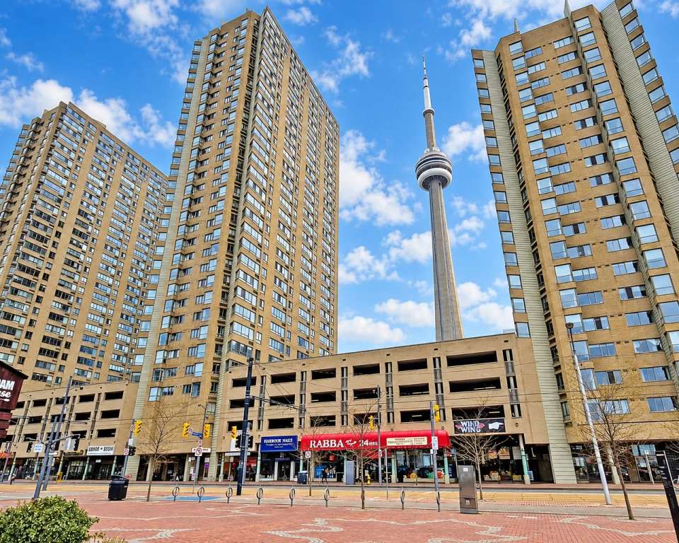 Exterior of Harbourpoint II at 260 Queens Quay W, Toronto