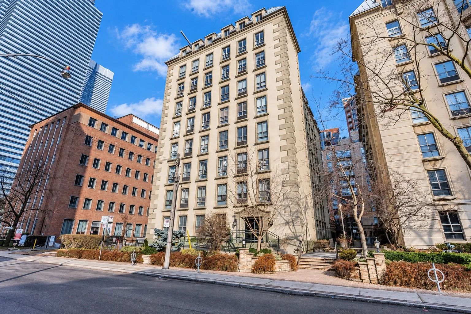 80 Charles St E, The Waldorf Astoria Lofts