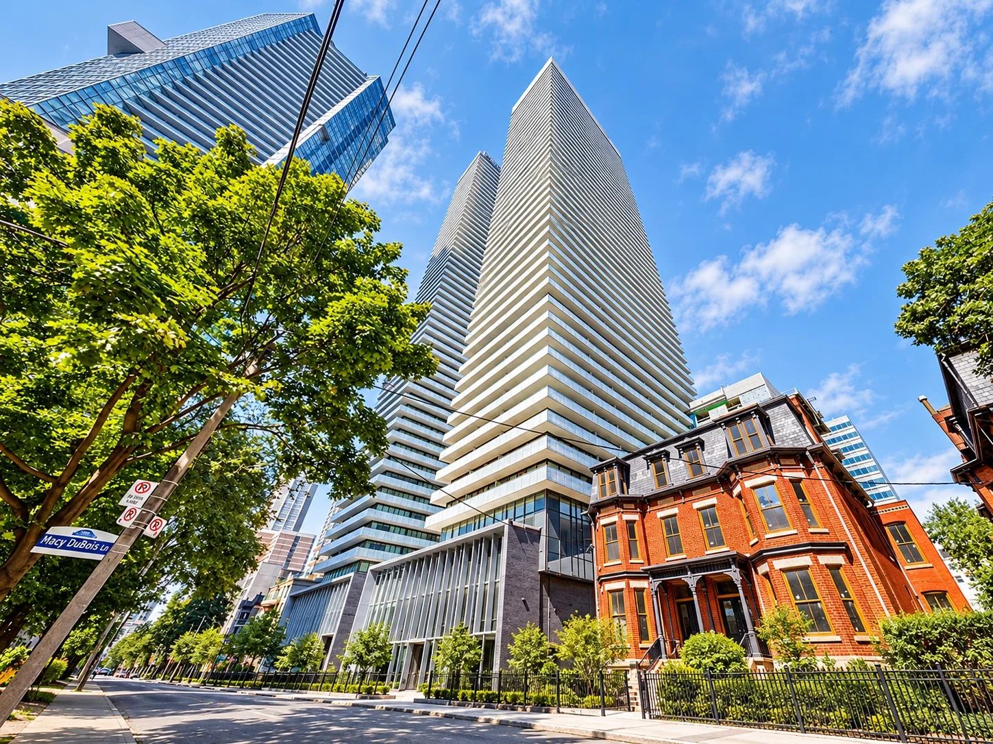50 Charles St E, Casa III