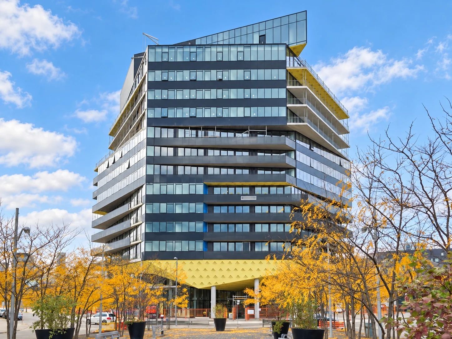 21 Lawren Harris Sq, Harris Square Condos