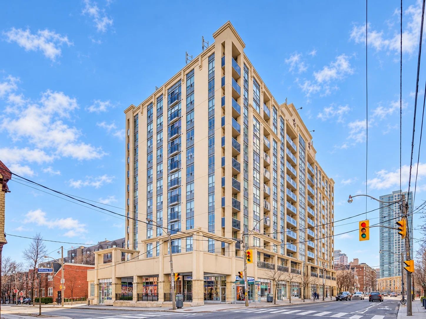 225 Wellesley St E, The Star of Downtown