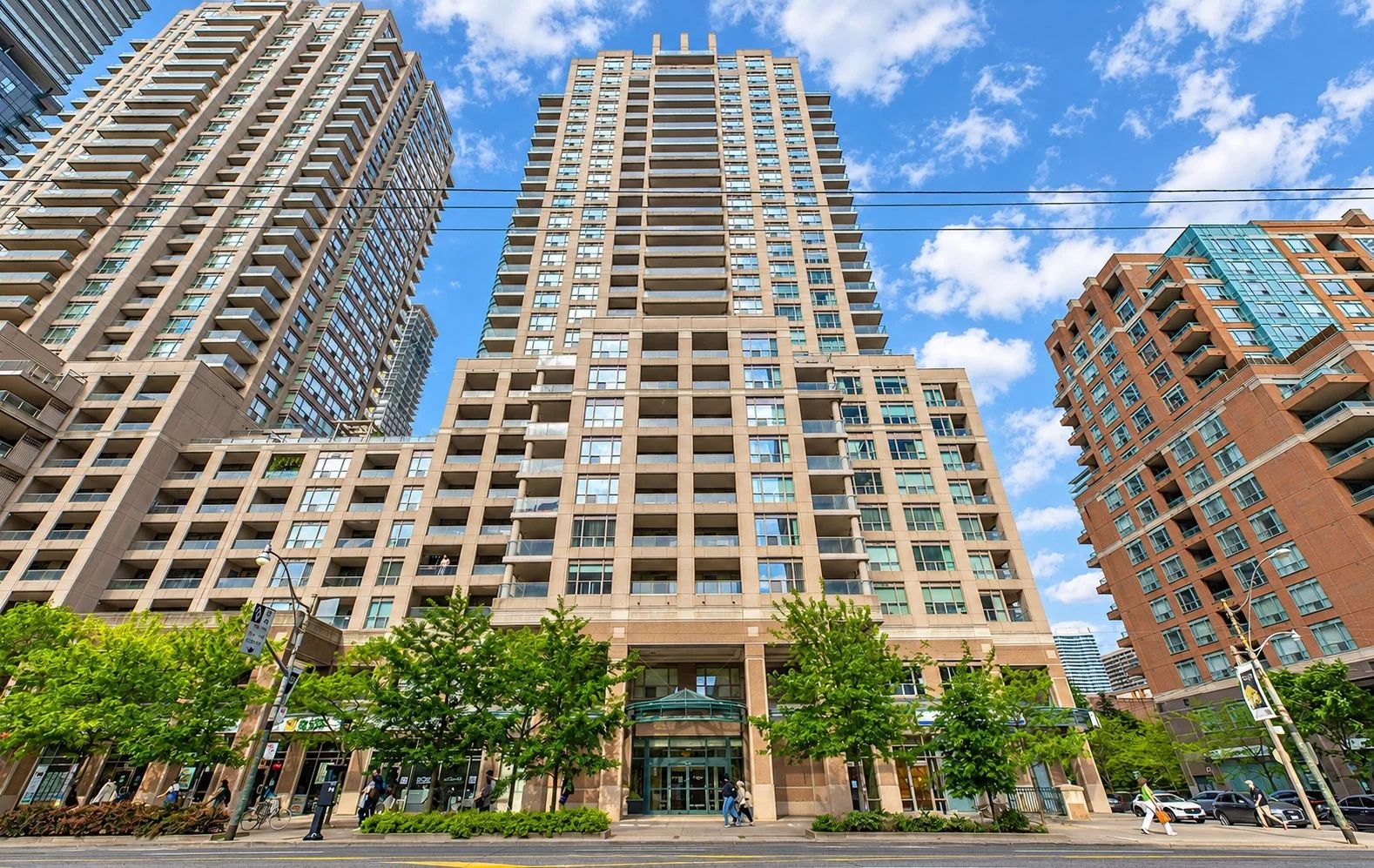 909 Bay St, The Allegro