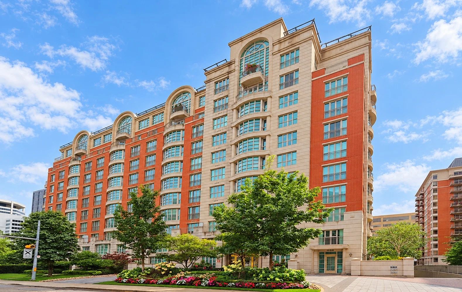 33 Delisle Ave, 33 Delisle Avenue Condos