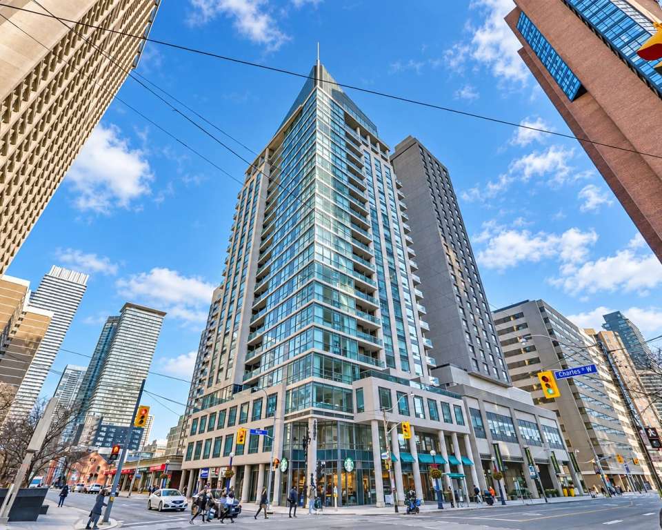 Elev'n Residences, 1121 Bay St