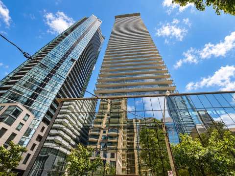 33 Charles St E, Casa Condos