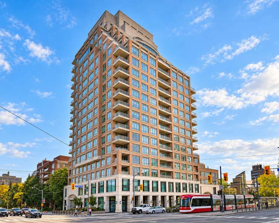 The Avenue, 155 St Clair Ave W
