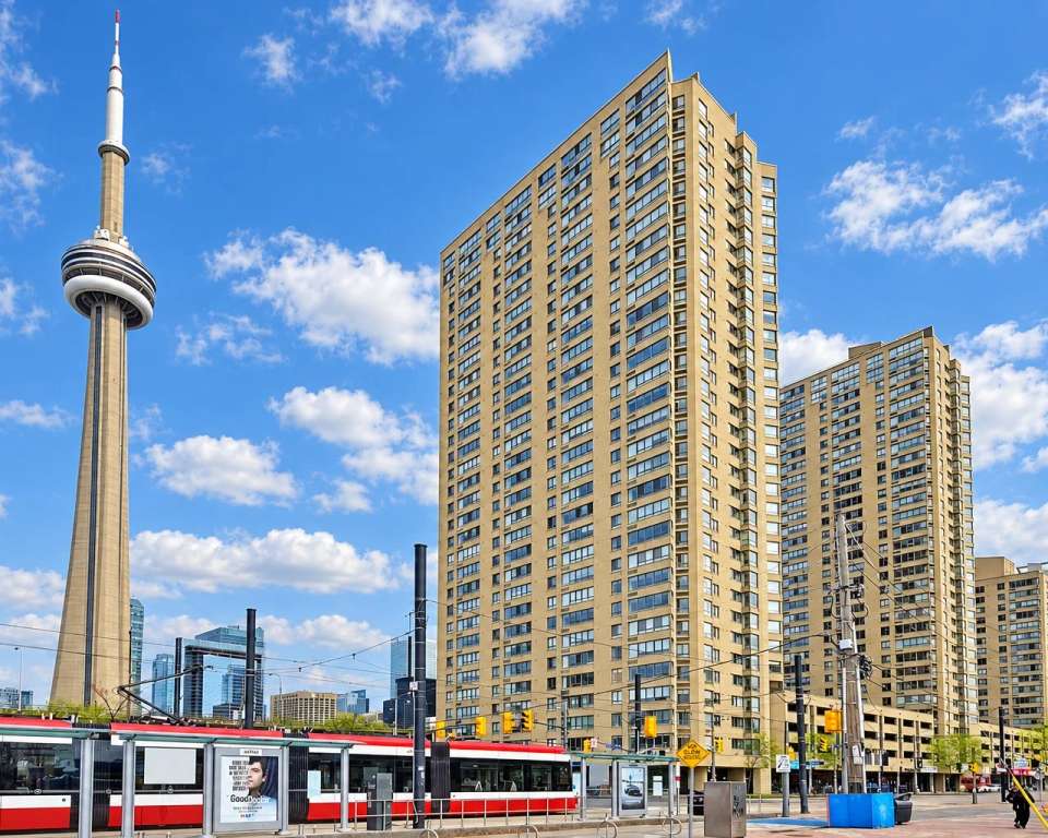 Exterior of Harbourpoint III at 270 Queens Quay W, Toronto