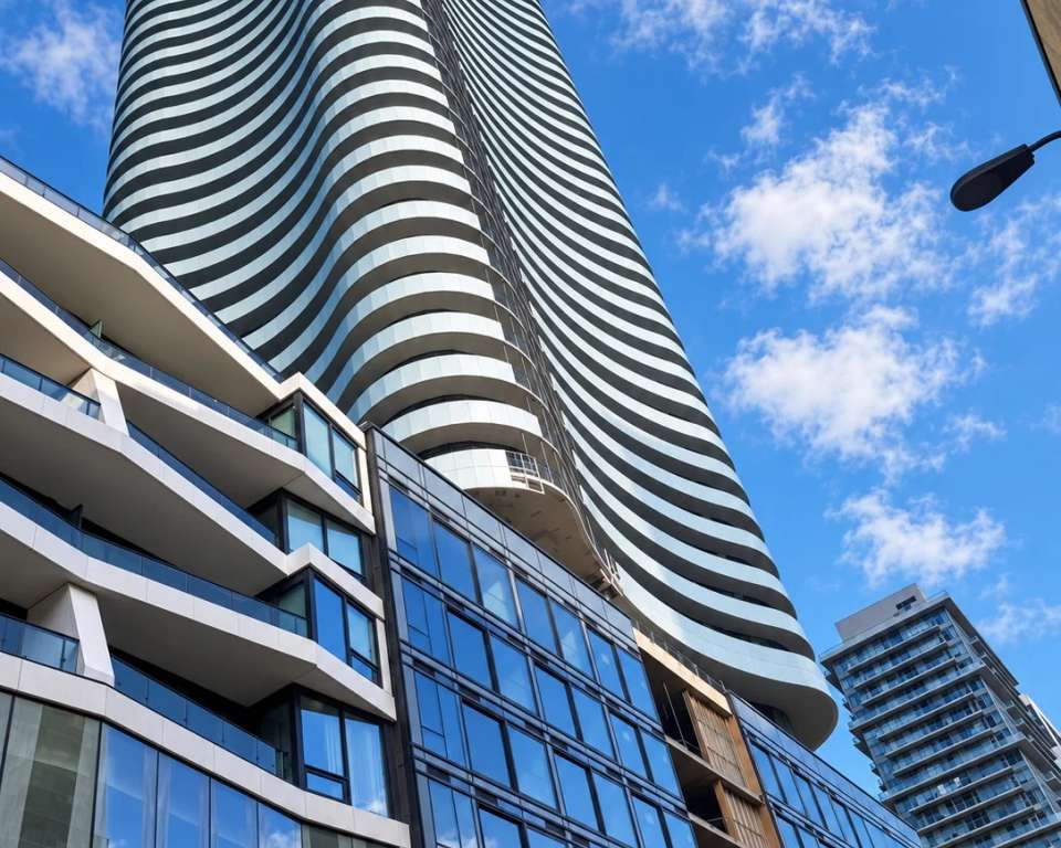 Stanley Condos, 70 Carlton St