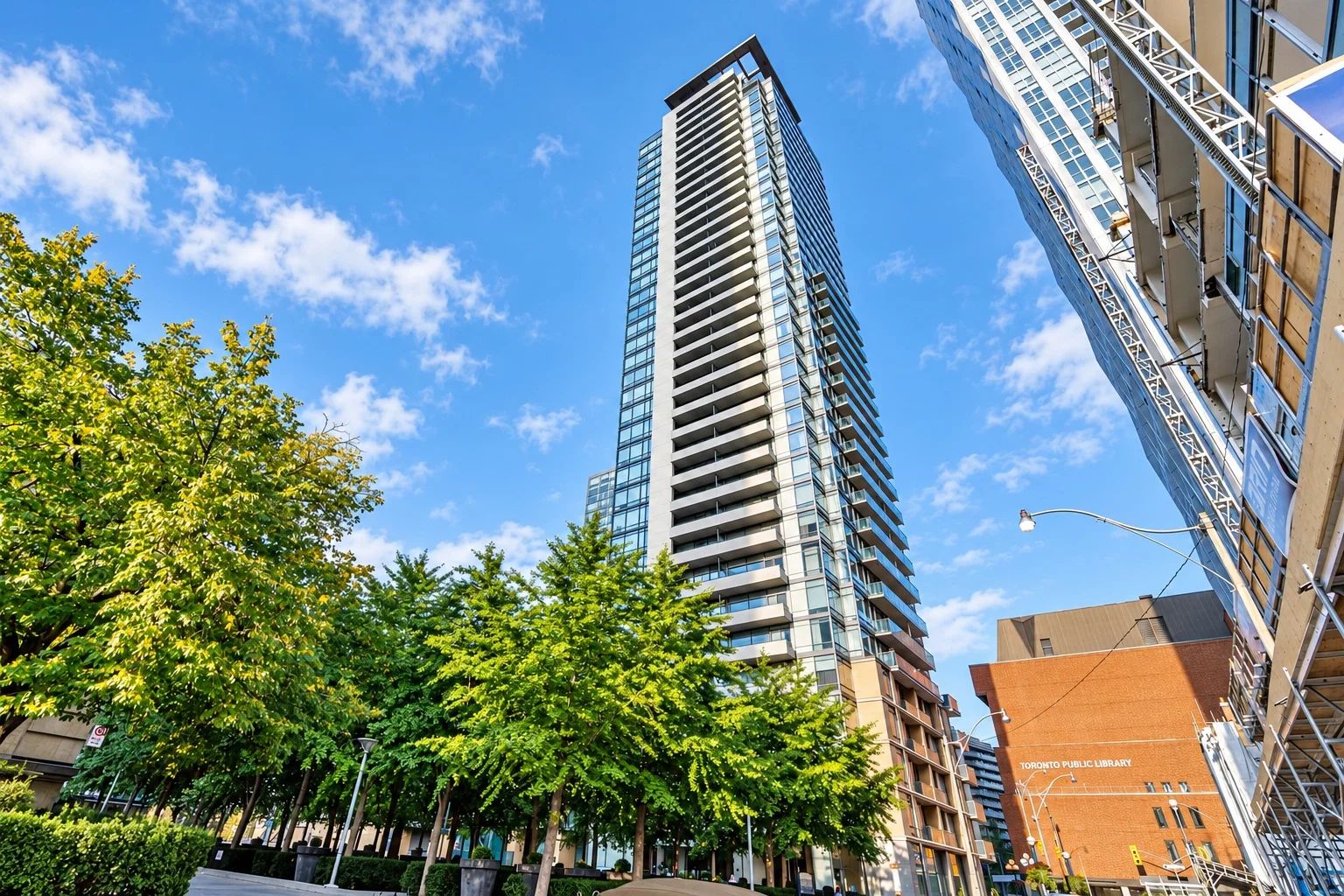 18 Yorkville Ave, 18 Yorkville