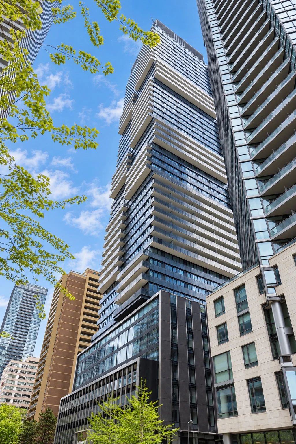 55 Charles St E, 55C Bloor Yorkville Residences