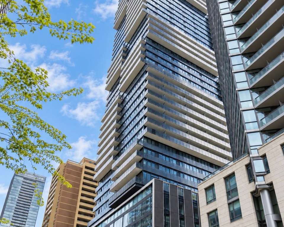 55C Bloor Yorkville Residences, 55 Charles St E