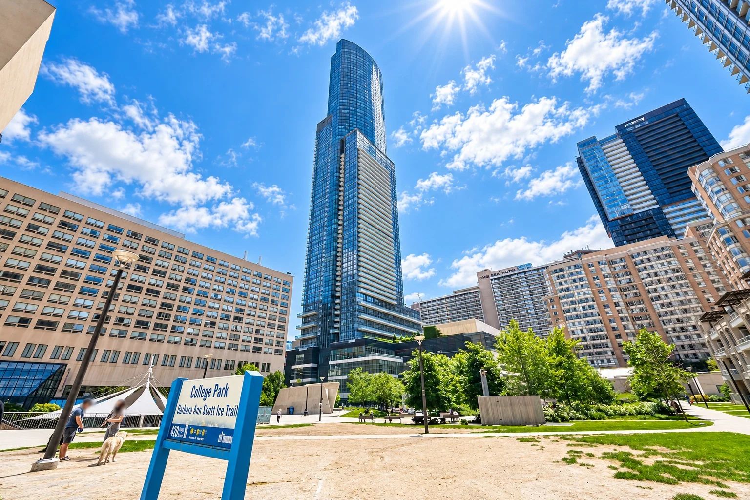 386 Yonge St, Aura at College Park