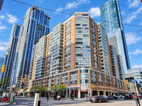 44 Gerrard St W, Liberties III