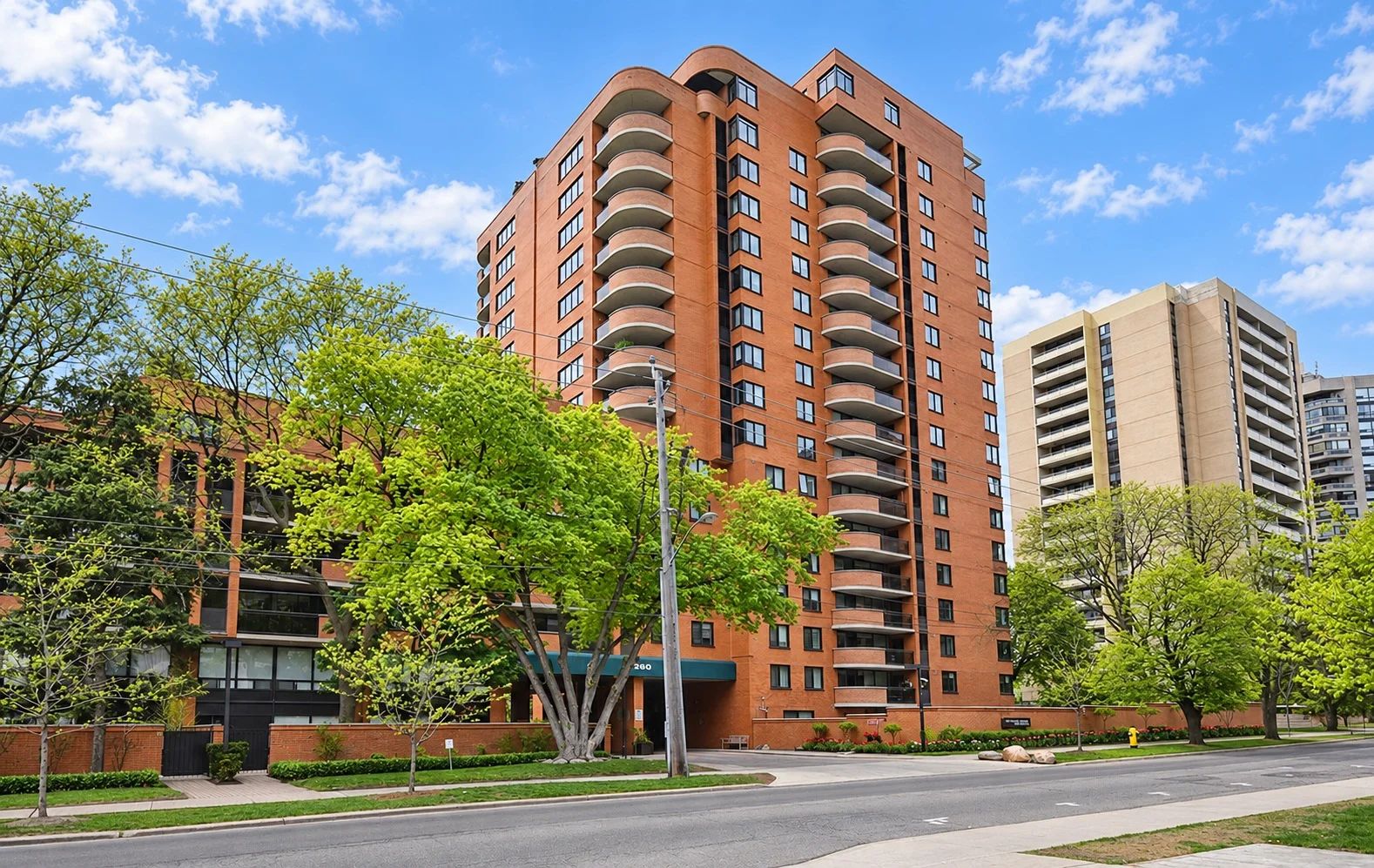 260 Heath St W, Village Terraces