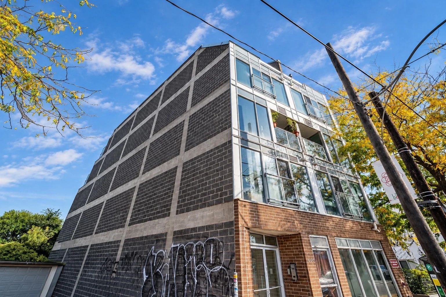 1636 Dundas St W, Azul Lofts