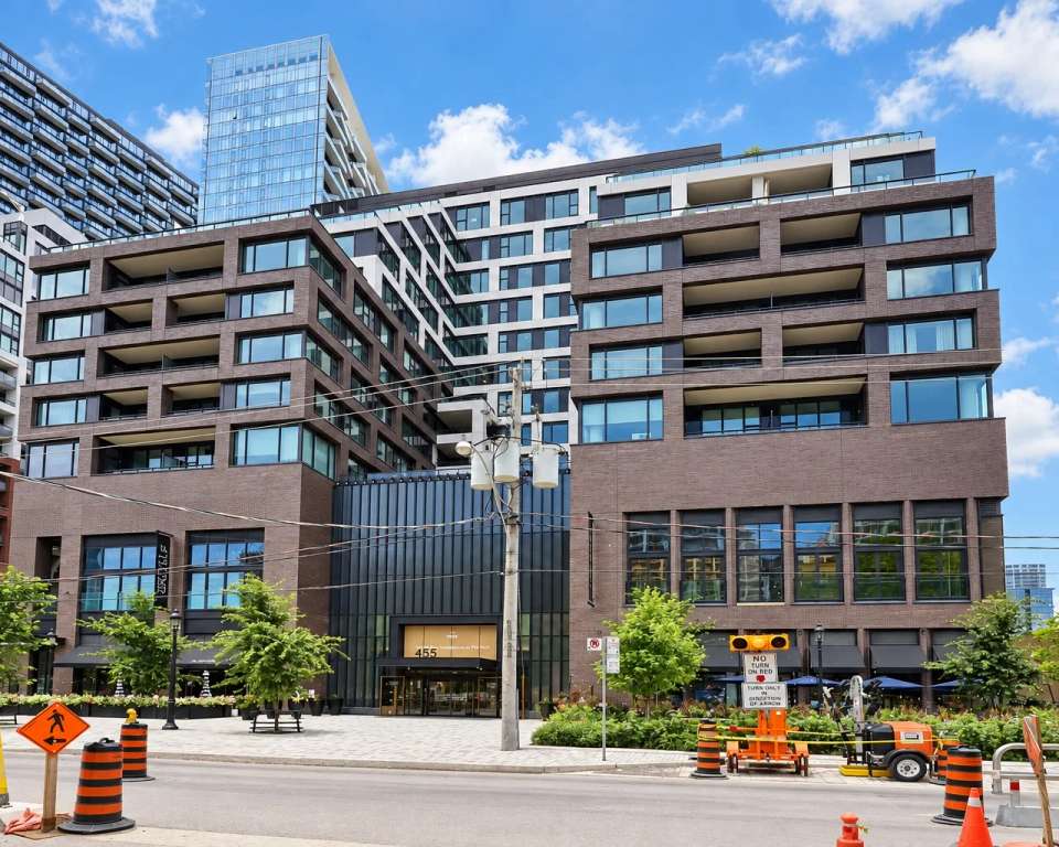 The Well Signature Series, 455 Wellington St W
