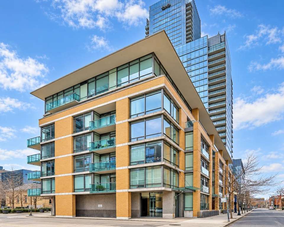 The Villas at 18 Yorkville, 21 Scollard St