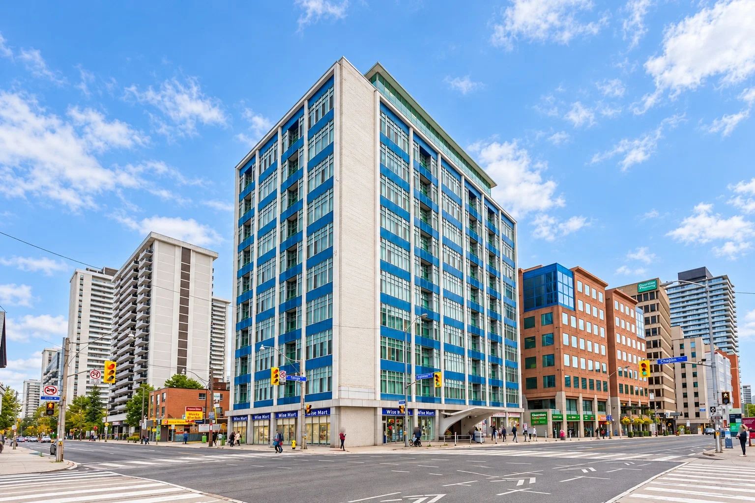 1901 Yonge St, The Phoenix