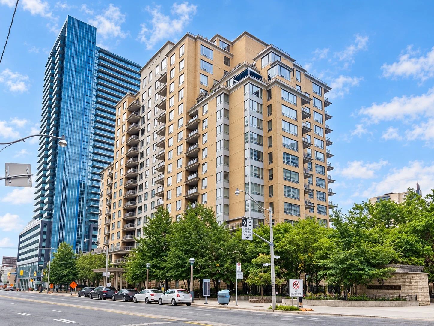 123 Eglinton Ave E, Eglinton Place