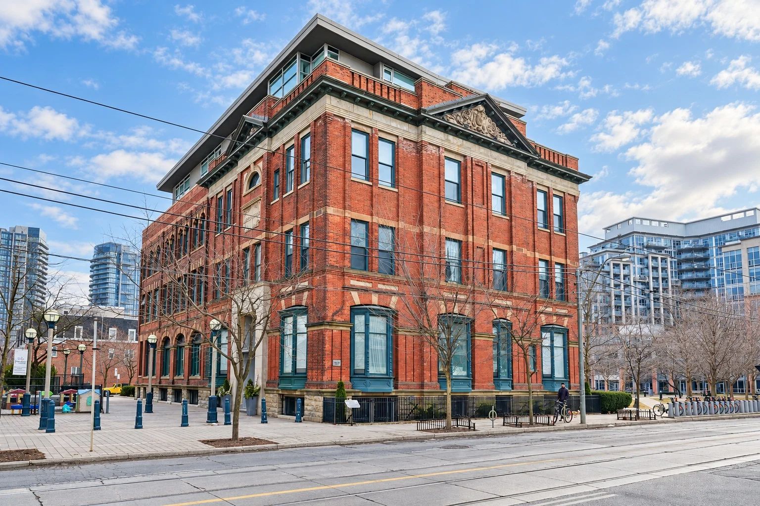 915 King St W, Massey Harris Lofts