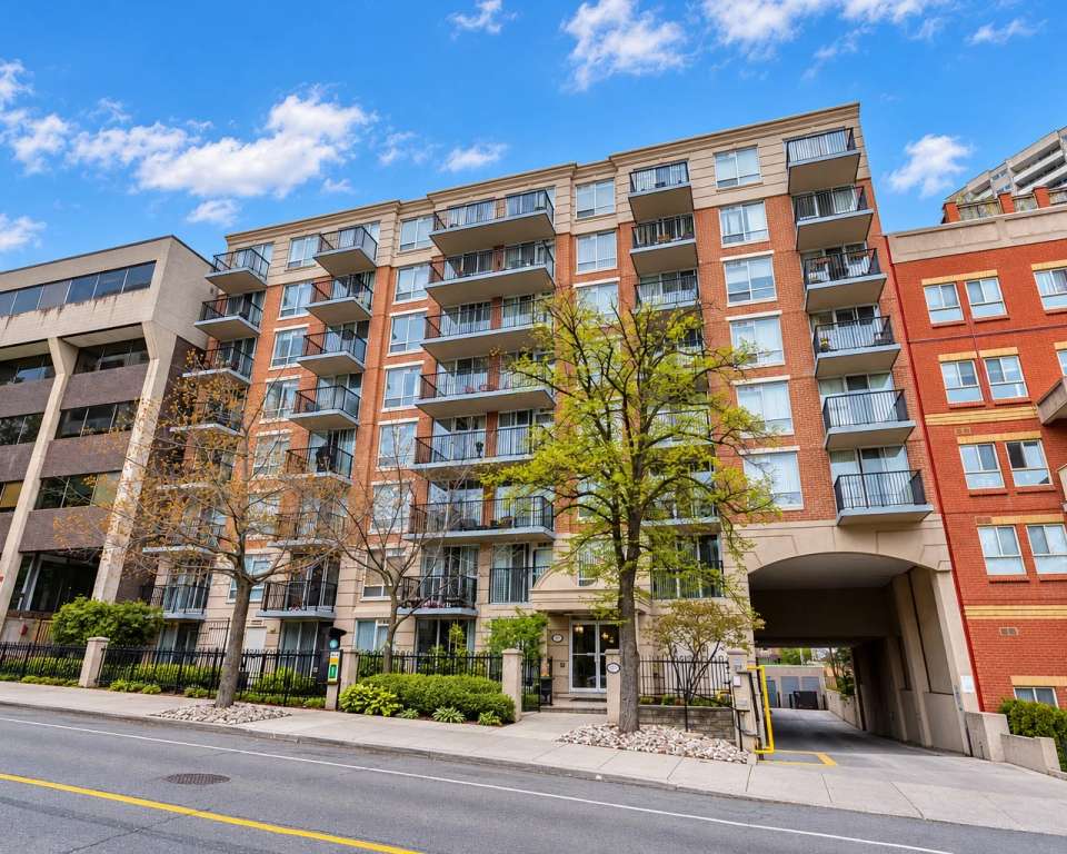 The Hampton Condos, 260 Merton St