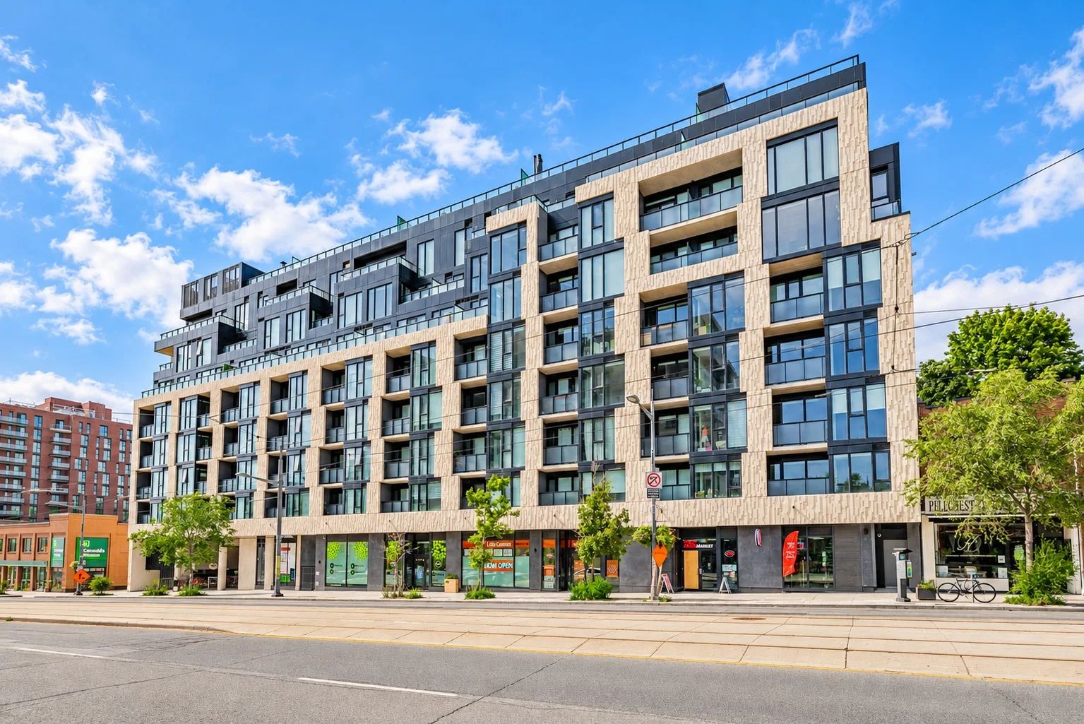 840 St Clair Ave W, Eight Forty