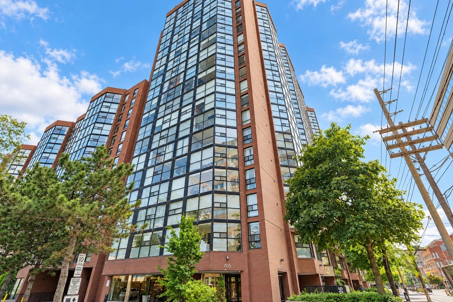 705 King St W, The Summit II