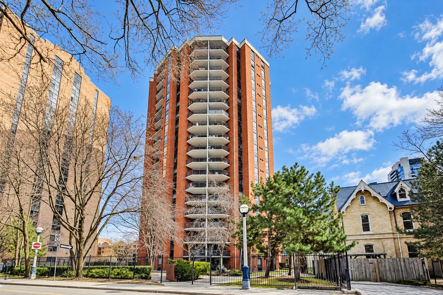77 Maitland Pl, Celebrity Place