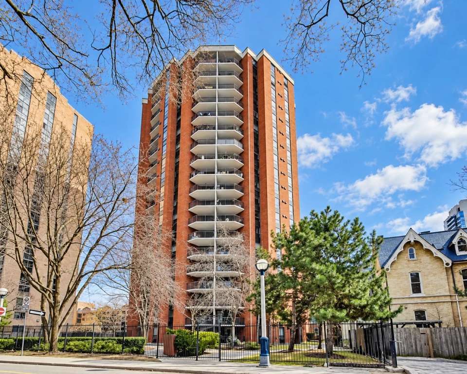 Celebrity Place, 77 Maitland Pl
